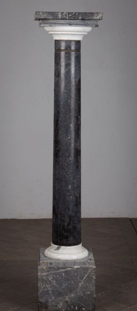 null Column in grey and white veined marble.

End of the XIXth century.

H_111,5...