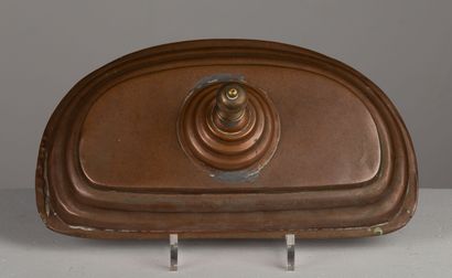 null Fontaine et bassin en cuivre, sur un support en bois.

XIXème siècle.

Fontaine...