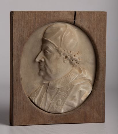 null Marble medallion representing a pope 

Rome, 17th century

H_ 17.5 cm.

In an...