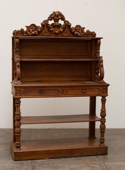 null Oak sideboard with three shelves and a crotch tray.

Decorated with fruit vase...