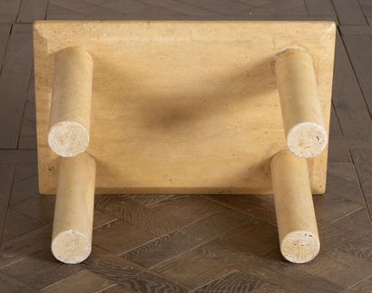 null Angelo MANGIAROTTI, in the taste of.

Low table in travertine, with circular...