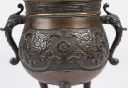 null JAPAN.

Bronze perfume burner.

Meiji period.

H_22 cm W_17 cm, the socket is...