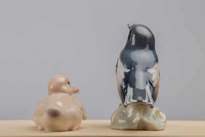 null BING & GRONDAHL.

Bird and duckling in polychrome porcelain. 

Marked on the...