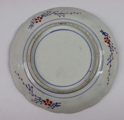 null JAPAN, Imari.

Four plates and a dish in porcelain with red and blue polychrome...