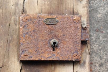 null Wrought iron door with wooden panels. 

The reverse of the lock marked "ST".

H_80...