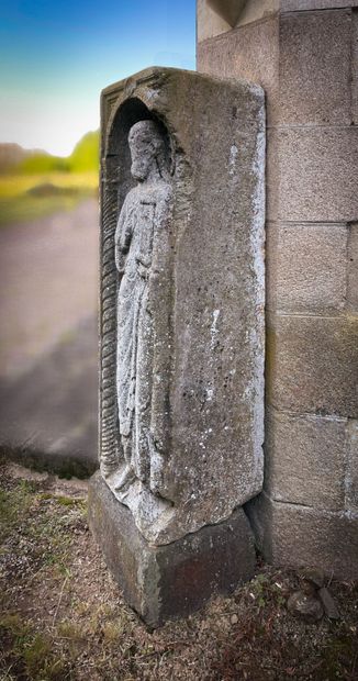  Figure de prophète ou de saint, grandeur nature, en pierre calcaire. 
Décorant un...