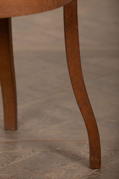 null High office chair, caned.

The back is curved, the feet turned.

19th century.

H_93...