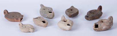 null 
Set of eight terracotta oil lamps, antique.




L_8,8 cm to 11,4 cm



The...