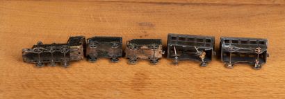 null Set of furniture and miniature train, penny toys type.

H_2.5 cm to H_7 cm

L_3...