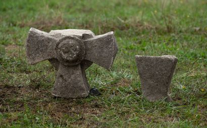 null Cross in old stone.

H_66 cm L_50 cm D_18 cm, accidents.

This lot does not...