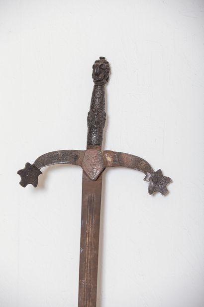 null Sword with two arms, the fuse perhaps of Renaissance period, in cast iron. 

H_111,5...