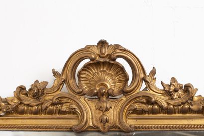 null Wood and gilded stucco overmantel mirror, the pediment with shell.

Napoleon...
