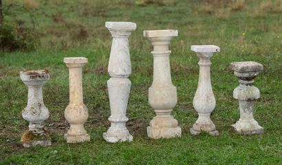 null Meeting of six baluster feet, of various models.

H_49.5 cm to H_82.5 cm 

W_18...