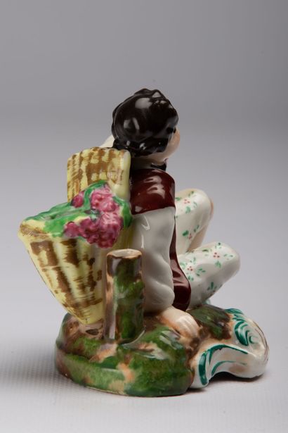 null PARIS.

Inkwell forming a pen-rest in polychrome porcelain representing a grape-picker.

Napoleon...