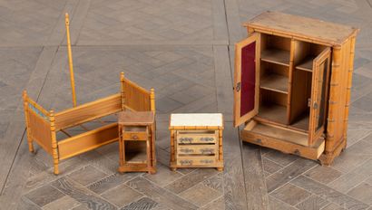null Ensemble de mobilier de poupée en bambou, vers 1900 : armoire, commode, lit...