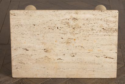 null Angelo MANGIAROTTI, in the taste of.

Low table in travertine, with circular...