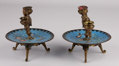 null Pair of candlesticks in bronze and Japanese cloisonné enamel. 

The European...