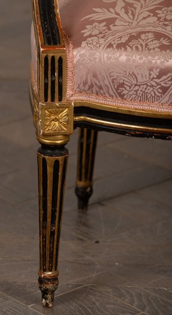 null Paire de fauteuils cabriolet en bois relaqué noir et redoré sous Napoléon III.

Epoque...