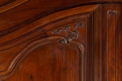 null Bordeaux cabinet in solid mahogany molded and carved, opening with two leaves.

Bordeaux,...
