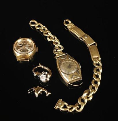null Lot de bijoux en or jaune comprenant : 

- un cadran circulaire de montre de...