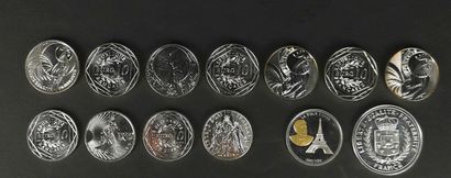 null Meeting of 11 coins 10 euros silver.

162,88 grams.

Two silver medals are attached

31...
