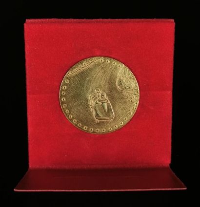 null Médaille Alpe d'Huez Ville Olympique d'Hiver.

D_ 3 cm.

Dans son écrin