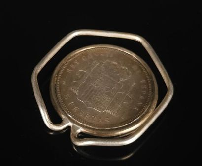 null Pince à billets en argent, ornée d'une pièce de 5 pesetas de 1896.

L_ 5.4 cm.

38,34...