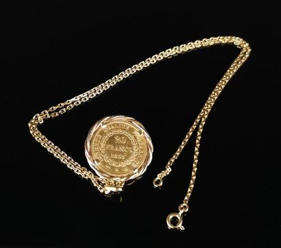 null Yellow gold necklace with forçat link, holding a pendant adorned with a 20 francs...