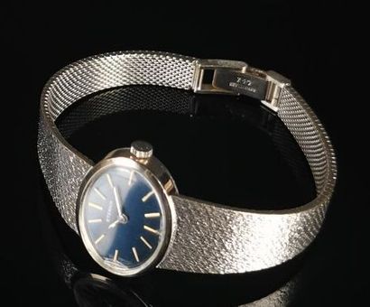 null ETERNA.

Montre bracelet de dame à boîtier ovale en or gris.

Le bracelet d'origine,...