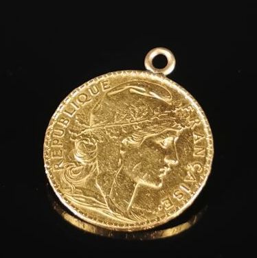 null Coin of 20 francs gold Marianne mounted in pendant.

1901.

6.54 grams