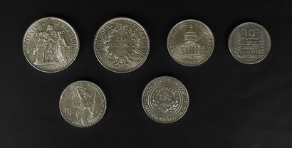 null Meeting of six silver coins including :

- Two coins of 10 francs Hercules,

-...