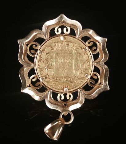 null Yellow gold and red stone openwork pendant with a Louis XVIII gold coin.

L_...