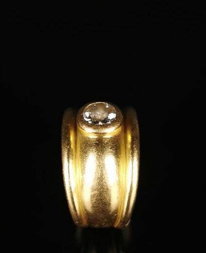 null Chevalière en or jaune, ornée d'un diamant taille ancienne pesant environ 0,6...