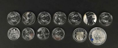 null Meeting of 11 coins 10 euros silver.

162,88 grams.

Two silver medals are attached

31...