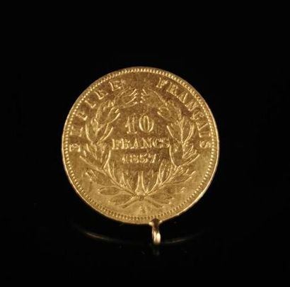 null Coin of 10 francs gold, mounted in pendant with a gold hanger.

3,18 grams