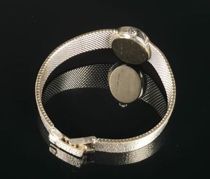 null ETERNA.

Montre bracelet de dame à boîtier ovale en or gris.

Le bracelet d'origine,...