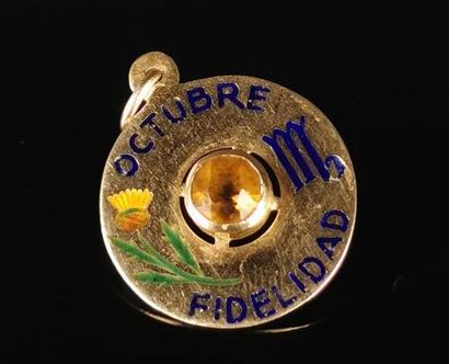 null Pendentif circulaire en or jaune orné en son centre d'une citrine et décoré...