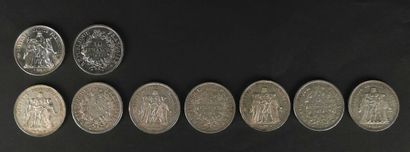 null Réunion de huit pièces en argent comprenant : 

- Deux pièces de 10 francs Hercule,

-...