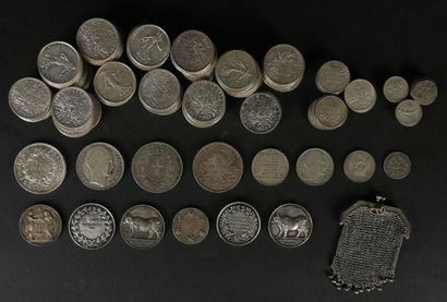 null Meeting of one hundred and thirty-nine coins and six medals in silver including:

-...