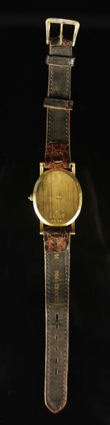 null YVES SAINT LAURENT.

Watch bracelet of lady, the oval case in yellow gold, domed.

Brown...