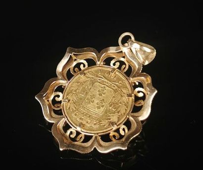 null Yellow gold and red stone openwork pendant with a Louis XVIII gold coin.

L_...