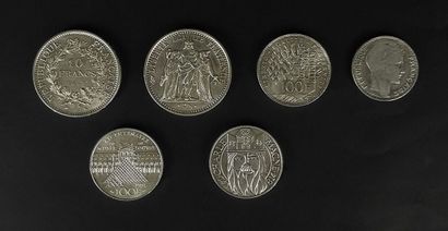 null Meeting of six silver coins including :

- Two coins of 10 francs Hercules,

-...