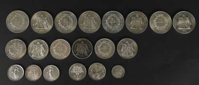 null Meeting of twenty silver coins including :

- Eight coins of 50 francs Hercules,

-...