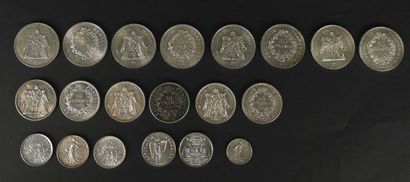 null Réunion de vingt pièces en argent comprenant :

- Huit pièces de 50 francs Hercule,

-...