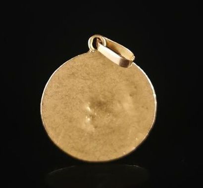 null Médaille en or jaune figurant St-Christophe porteur du Christ.

D_1,9 cm.

1,63...