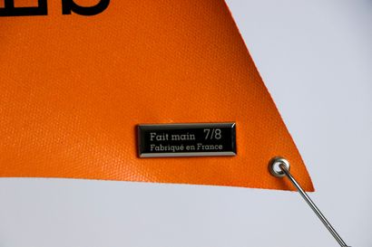 null ARCANIS. 

Bateau Hermès 4.0.

Sculpture métallique , toile orange avec le symbole...