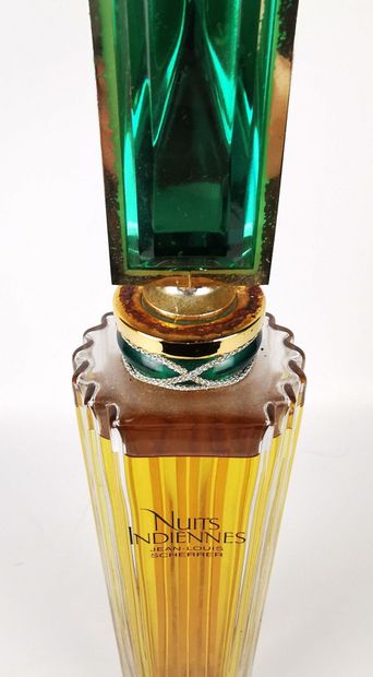 null JEAN-LOUIS SCHERRER - 1990's.

Flacon publicitaire du parfum "Nuits Indiennes".

en...