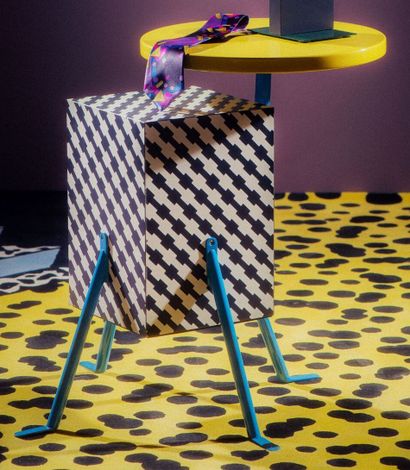 null Michele DE LUCCHI (born in 1951).
Kristall side table - model created in 1981.
Structure...