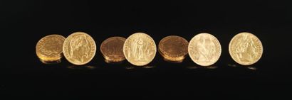 null Onze pièces de 20 francs or comprenant :
- Quatre pièces Napoléon III.
- Trois...