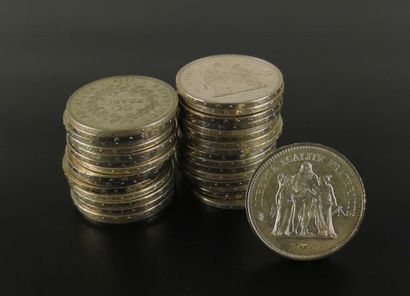 null Réunion de pièces en argent comprenant 32 pièces de 50 francs Hercule.
1049.23...